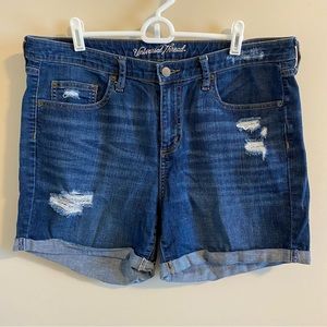 Universal Thread mid rise boyfriend jean shorts